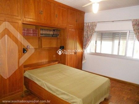 Casa com 4 quartos e 160m² para alugar em Jardim Itu Sabará, Porto Alegre. - Foto 5