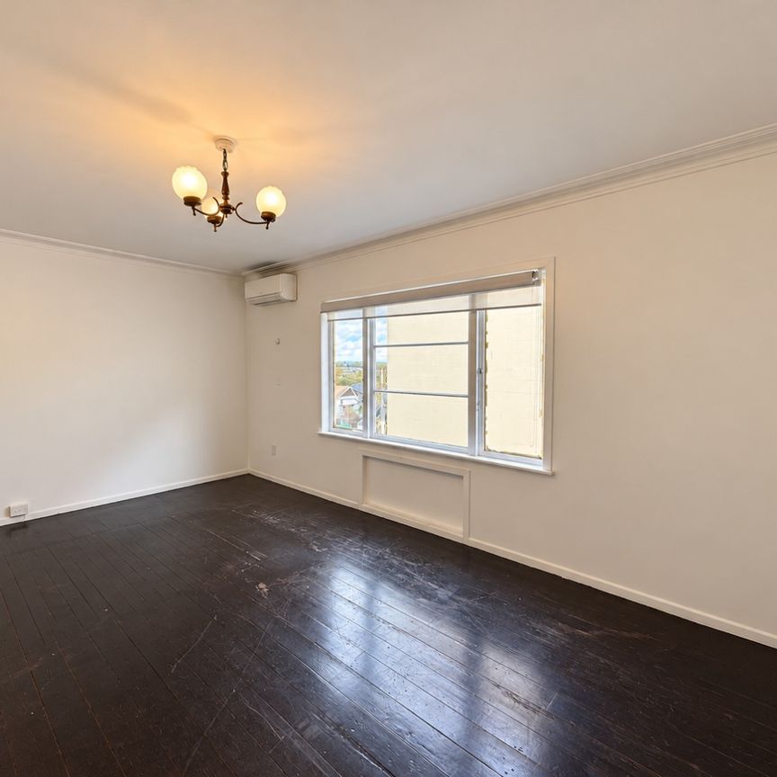 Home with Exceptional Parking & Storage – Grey Lynn - Photo 1