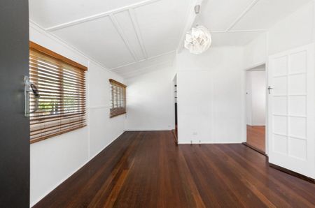 29 Robinson Street, Moorooka QLD 4105 - House For Rent | Domain - Photo 2