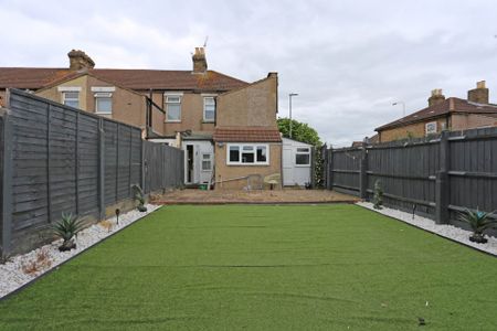 Price £2,200 pcm - Let - Photo 3