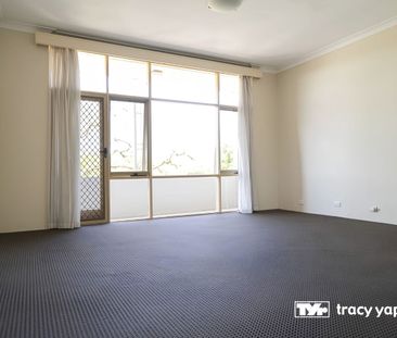 Spacious Two Bedroom Unit In Prime Location! - Photo 1