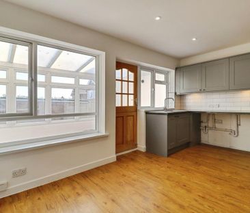 3 bedroom semi-detached house to rent - Photo 3