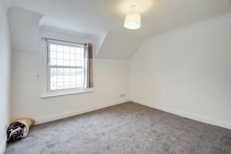 3 bedroom apartment to rent - Photo 4