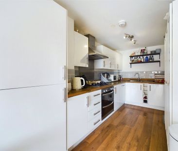 3 bedroom House in Horsley Road, Maidenhead - Photo 6