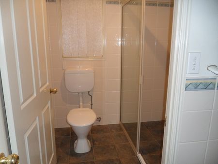 Lovely 2 Bedroom Unit - Photo 3