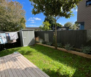 Modern & Sleek Living - Photo 1