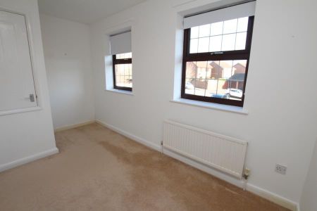 2 bedroom semi-detached house to rent - Photo 3