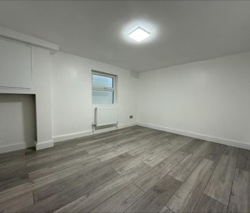 2 bedroom end of terrace house to rent - Photo 2