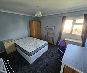 3 bedroom apartment to rent - Photo 4