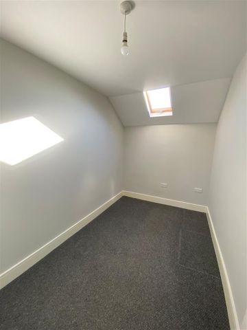 2 bedroom Flat to let - Photo 4