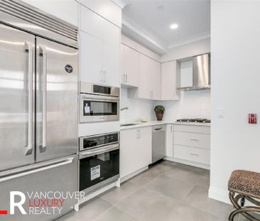 Duplex in Vancouver West Side, BC - Photo 3