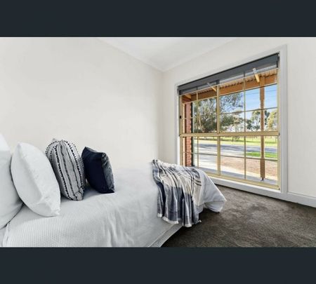 Convenience & Comfort in the Heart of Sunbury! - Photo 4