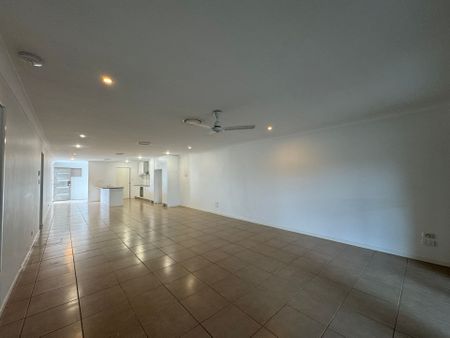 &ast;&ast;Charming 3-Bedroom Duplex in Moranbah &ast;&ast; - Photo 4