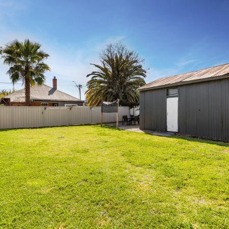 Charming 3-Bedroom Home in Prime North Albury Location - Photo 5