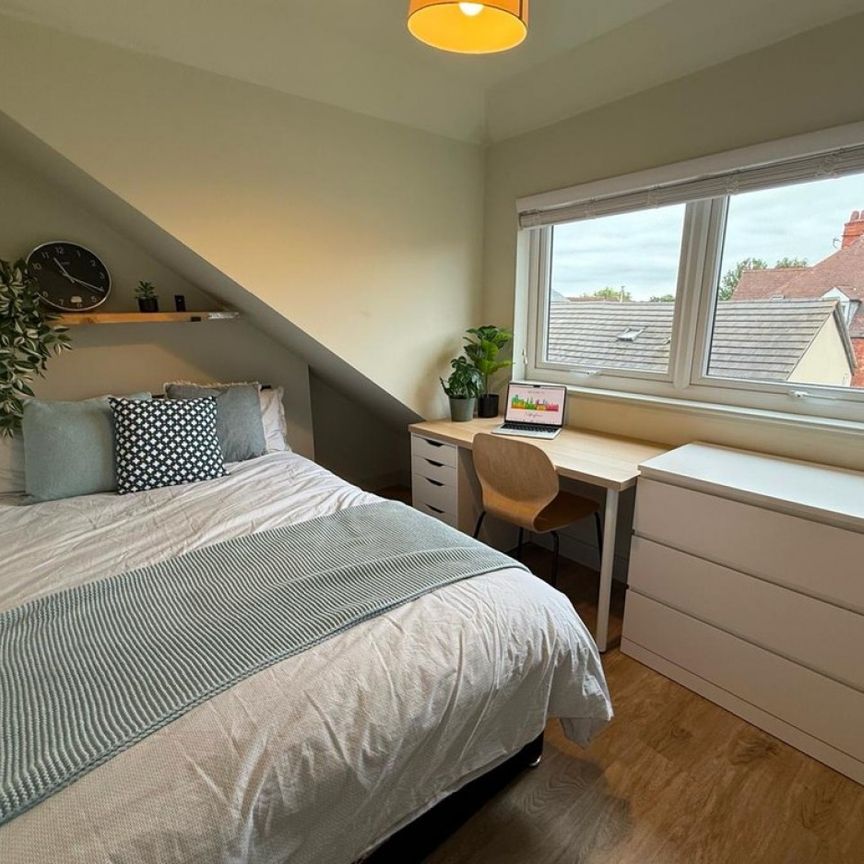 4 bed Semi-Detached House for Rent - Photo 1