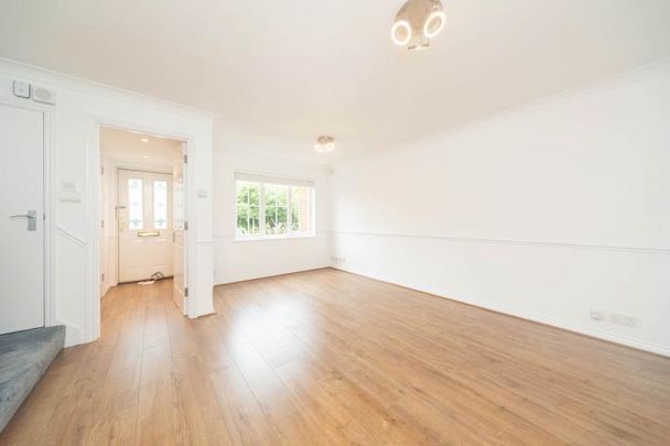 Semi-detached house - Photo 1