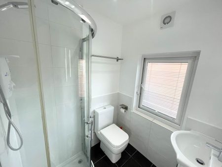 Haddon Road (room 6), Burley, Leeds - Photo 2