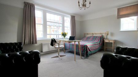 1 bedroom in a house share to rent - Photo 3