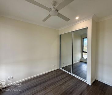 BRAND NEW MODERN FAMILY HOME - Photo 4