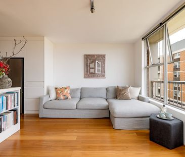 Water views and lifestyle convenience in a prized Randwick pocket - Photo 2