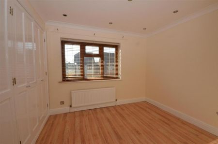 2 bedroom end of terrace house to rent - Photo 3