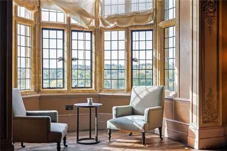 Unique opportunity to rent a charming Grade II listed property in the heart of the Cotswolds. - Photo 2