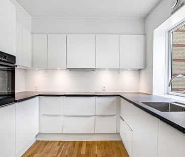 Stor og rumlig 4-værelses lejlighed på hele 123 m2 ved Furesø med b... - Photo 3
