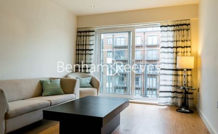 2 Bedroom flat to rent in Curtiss House, Heritage Avenue, NW9 - Photo 2