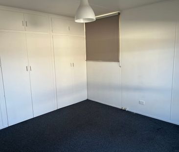 Renovated Three Bedroom in Corio - Photo 3