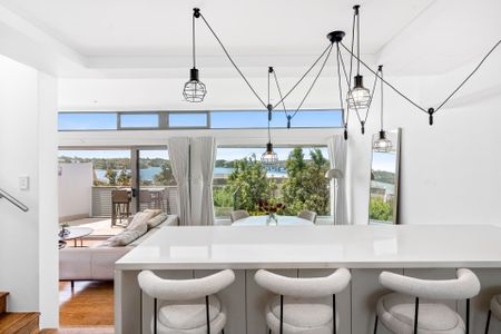 Quality townhouse capturing water and city views - Photo 2