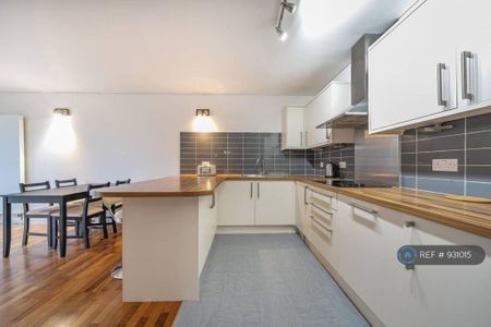 1 bedroom in a flat share to rent - Photo 4