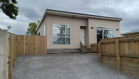 Cutie on Cohen! - Photo 5