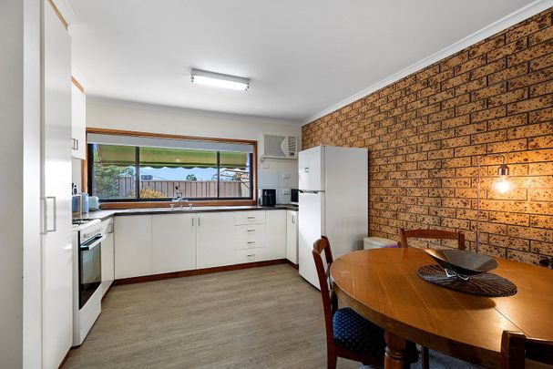 Low Maintenance 3 Bedroom, Close To Hospital - Photo 1