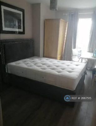 1 bedroom in a flat share to rent - Photo 1