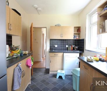 4 bedroom semi-detached house to rent - Photo 5