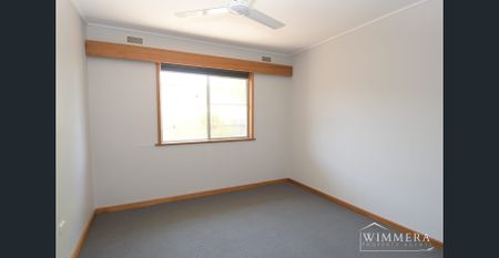 Family Living! - Photo 2