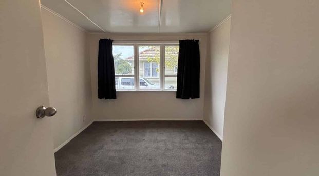 Two bedroom home in Camberley - Photo 1
