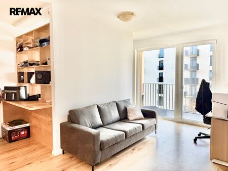 Pronájem bytu 1+kk a garsoniéry 39 m² - Fotografie 3