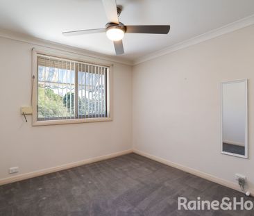 Central Modern Three Bedroom Townhouse - Photo 4