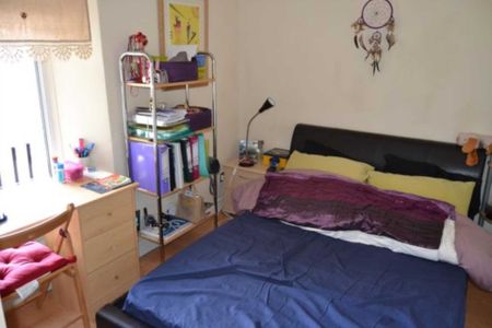 Price £990 pcm - Not Available - Photo 3