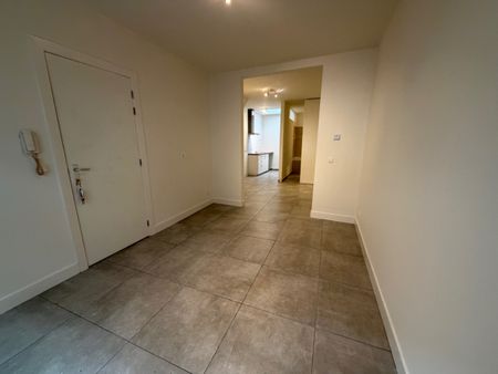 Gerenoveerde studio op het gelijkvloers. - Photo 2