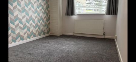 2 bedroom ground floor flat to rent - Photo 2