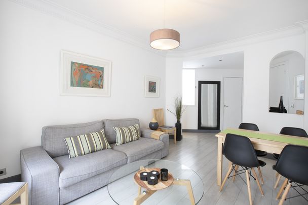 Appartement à louer rue du Bois de Boulogne, Paris 16ème - Photo 1