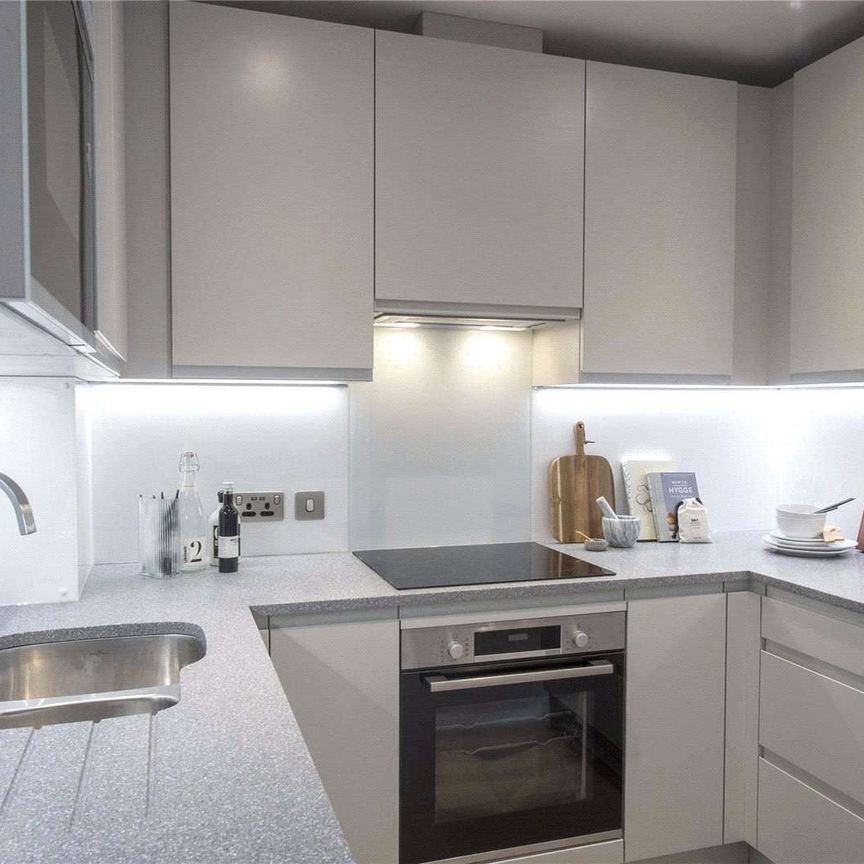 Rent in the newly created Thames Quarter building. Two bedroom furnished apartment on the 2nd floor - Photo 1