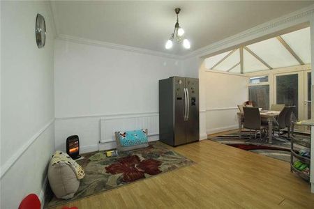 Eastwood Road North, Leigh-on-sea, Essex, SS9 - Photo 3