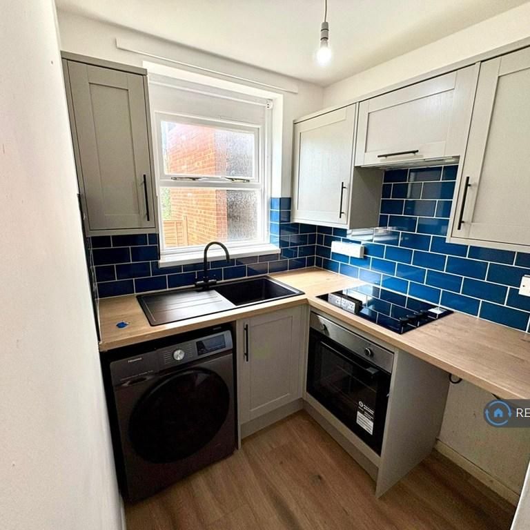1 bedroom flat to rent - Photo 1