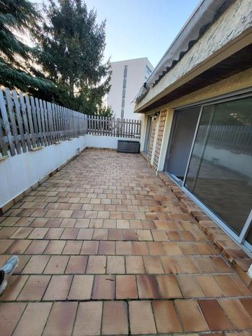 Location Appartement 4 pièces 82m² STE FOY LES LYON 69110 - Photo 3