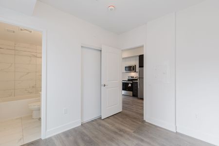 For Lease - 204 Burnhamthorpe Road Unit# 404, Mississauga, Ontario - Photo 2