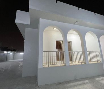 Spacious fully renovated villa in Al Jazzat - Photo 4