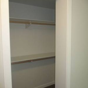 Newly Renovated, Tons Of Storage - Photo 2